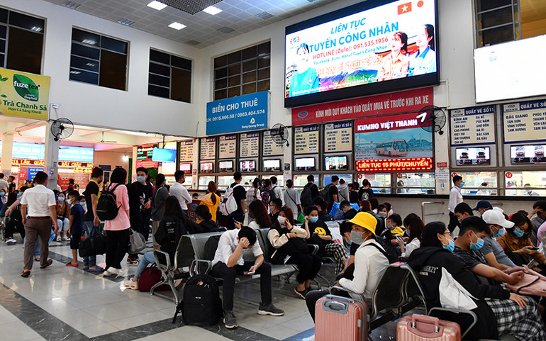 Giao thông ùn tắc tại các khu vực cửa ngõ Thủ đô trước ngày nghỉ lễ -0