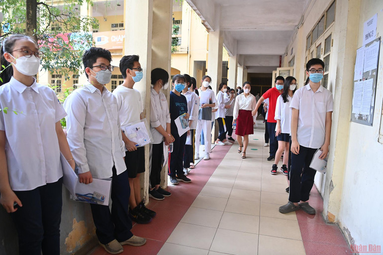 Học sinh Hà Nội bước vào môn thi đầu tiên kỳ tuyển sinh lớp 10 THPT -0