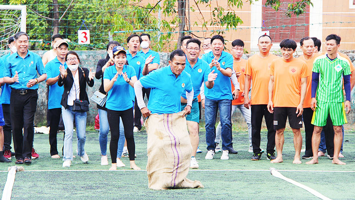Thi đấu hết mình, cổ vũ nhiệt tình. Rộn ràng Tháng Công nhân -0