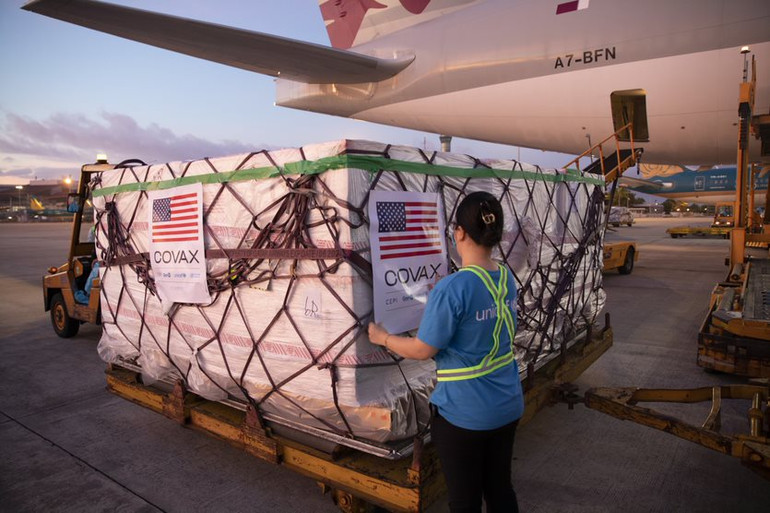 Hình ảnh lô vaccine Moderna về đến sân bay Nội Bài -3