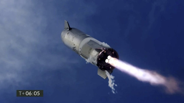 Nguyên mẫu Starship thứ 10 tưởng đã có một chuyến thử nghiệm thành công. Ảnh từ clip của SpaceX. Nguyên mẫu Starship lại phát nổ sau khi hạ cánh thành công -0