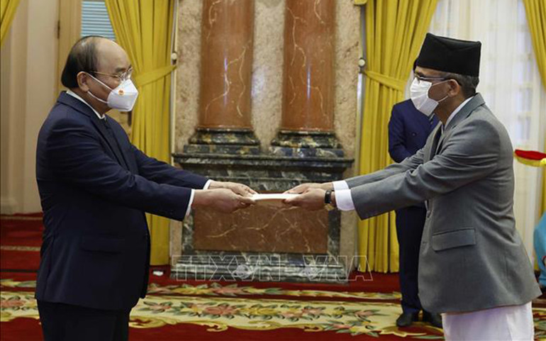 Chủ tịch nước Nguyễn Xuân Phúc tiếp các Đại sứ trình Quốc thư -0