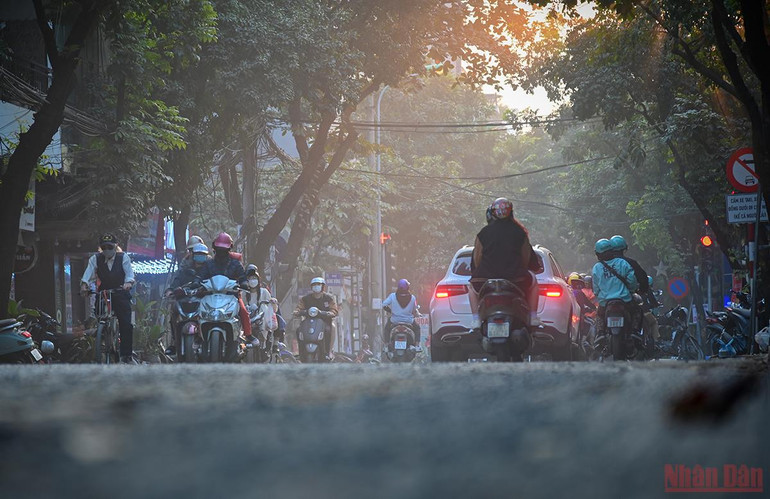 Ô nhiễm bụi mịn và chất lượng không khí trên địa bàn Hà Nội ở mức “rất xấu” -8