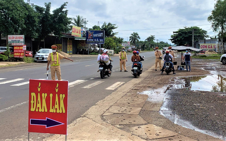 Công dân về Đắk Lắk đã tiêm 2 mũi vaccine được cách ly tại nhà -0