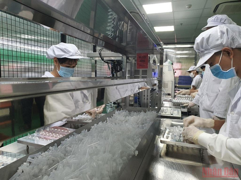 Cấp phép sử dụng khẩn cấp test nhanh kháng nguyên SARS-CoV-2 bằng dịch mũi “made in Vietnam” -0