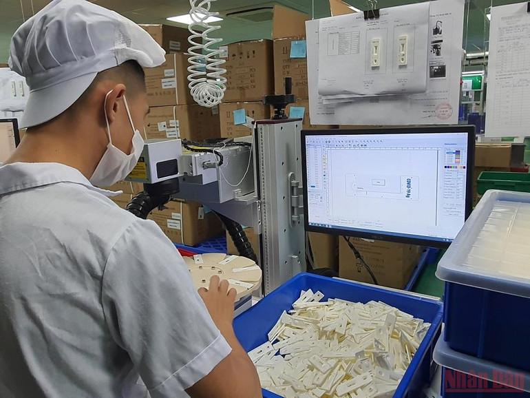 Cấp phép sử dụng khẩn cấp test nhanh kháng nguyên SARS-CoV-2 bằng dịch mũi “made in Vietnam” -0