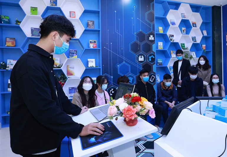 BAV – MB Digital Hub được thiết kế với hàm lượng công nghệ cao, thuận tiện cho người sử dụng. BAV – MB Digital Hub: Không gian trải nghiệm ngân hàng số cho sinh viên Học viện Ngân hàng -0