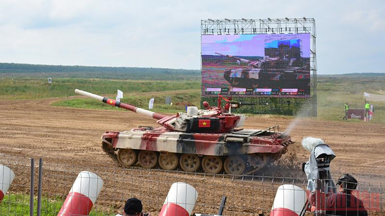 Kíp xe số 2 bình tĩnh hoàn thành phần thi dù khởi đầu không thuận lợi -0