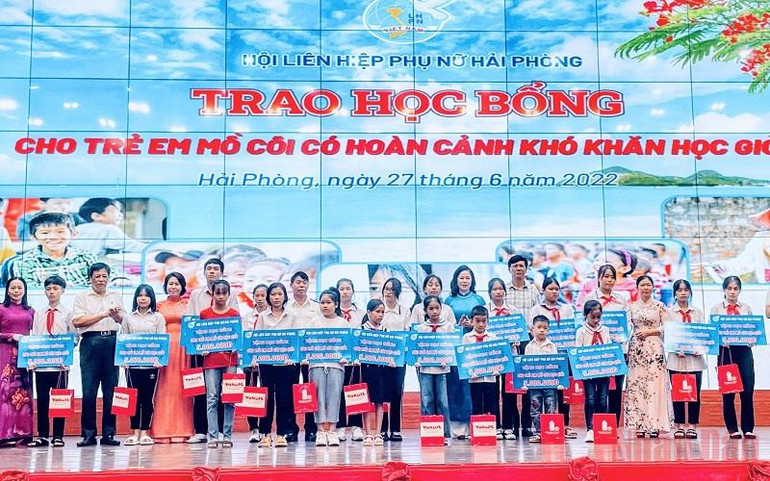 Trao học bổng tặng 20 trẻ mồ côi trên địa bàn Hải Phòng. Phụ nữ Hải Phòng lan toả yêu thương-dựng xây hạnh phúc -0