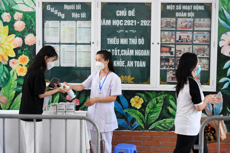 Thí sinh Hà Nội làm thủ tục dự thi tốt nghiệp THPT năm 2022 -1