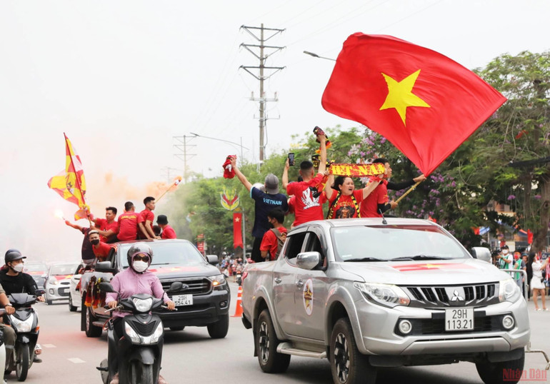 (Ảnh: Khiếu Minh) Rất đông cổ động viên đến cổ vũ cho đội tuyển U23 Việt Nam -2