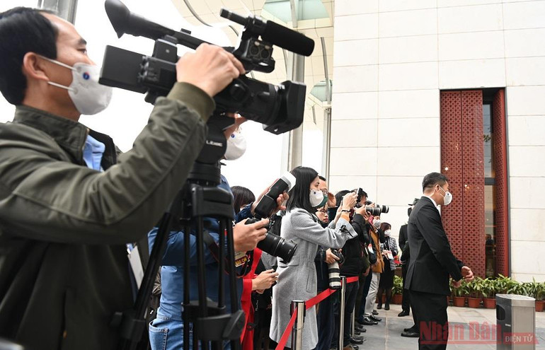 Phóng viên báo chí và lực lượng phục vụ Đại hội XIII xét nghiệm Covid-19 lần 3 -0