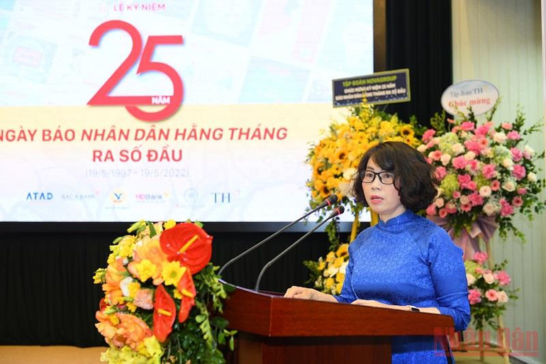 Kỷ niệm 25 năm ngày Báo Nhân Dân hằng tháng ra số đầu -0