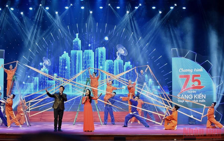 Thủ tướng dự Chương trình tôn vinh “75 nghìn sáng kiến, vượt khó, phát triển”, -3