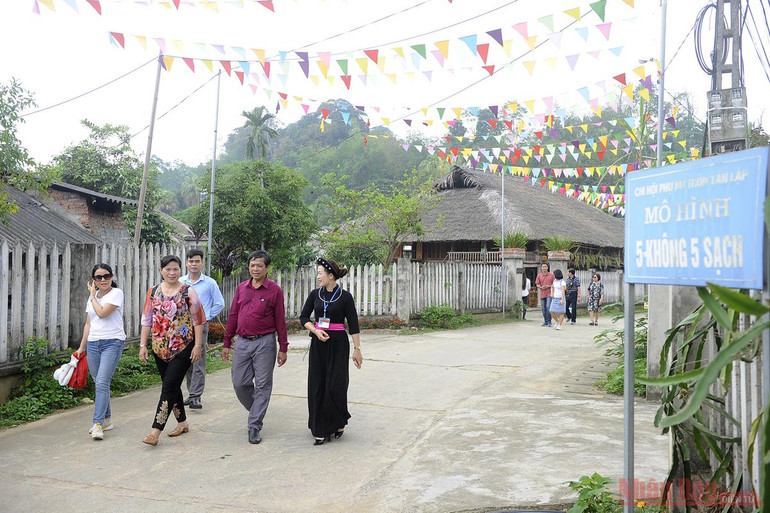 Về Tân Trào mùa hoa lim vang -1
