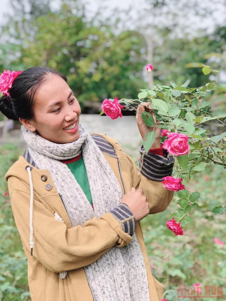 Thời gian đầu, chị Hương bị người làng Lú Khoen gọi là “bà điên”. Bài 4: Người đi tìm bình an trong màu xanh của rừng -0