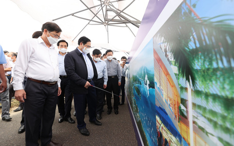 Thủ tướng Phạm Minh Chính khảo sát các dự án, công trình lớn, trọng điểm tại Khánh Hòa -0