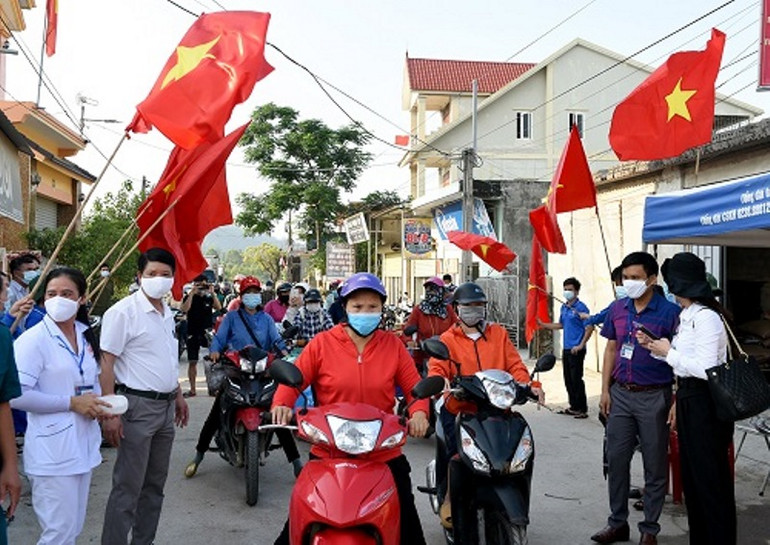 Người dân Quỳnh Lâp phấn khởi sau khi xóa bỏ phong tỏa. Nghệ An bỏ phong tỏa năm thôn của xã Quỳnh Lập -0