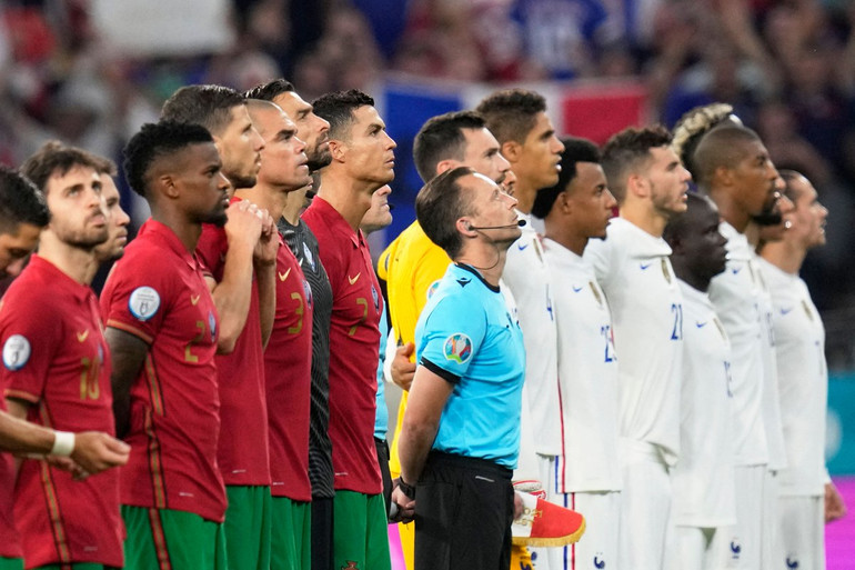 Những khoảnh khắc ấn tượng trên sân cỏ Euro 2020 -0