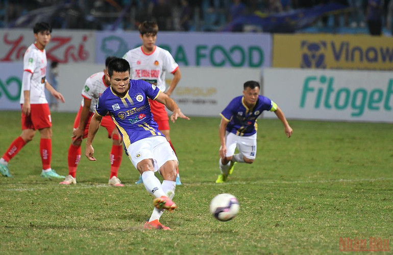 CLB Hà Nội giành chiến thắng đậm trong ngày chia tay Quang Hải -0