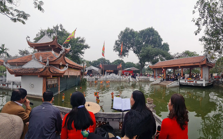 Biểu diễn rối nước ở làng Ðào Thục (huyện Ðông Anh). Tạo động lực phát triển kinh tế từ công nghiệp văn hóa -0