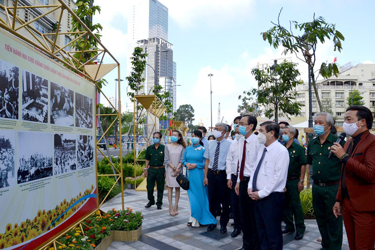 Triển lãm ảnh 75 năm Cách mạng Tháng Tám và Quốc khánh 2-9 -0