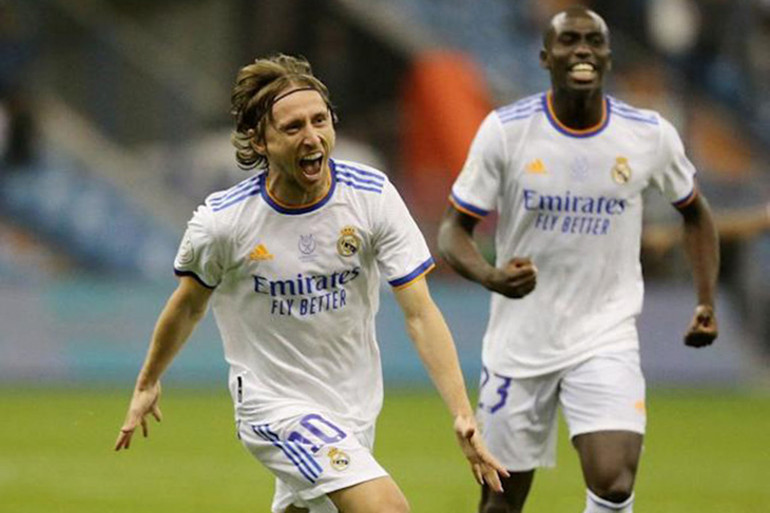 Luka Modric mở tỷ số trận đấu ở phút 38. (Ảnh: SSC) Đả bại Athletic Bilbao, Real Madrid giành Siêu cúp Tây Ban Nha -0