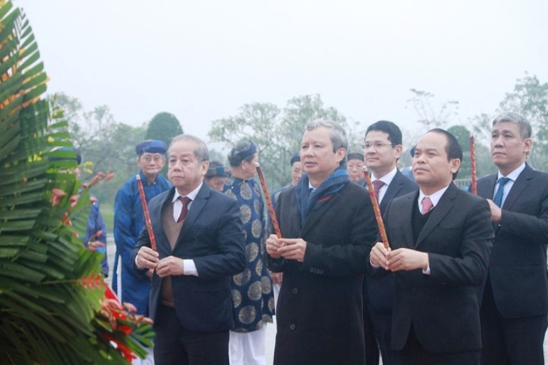 Dâng hương kỷ niệm 232 năm Quang Trung - Nguyễn Huệ lên ngôi Hoàng đế -0