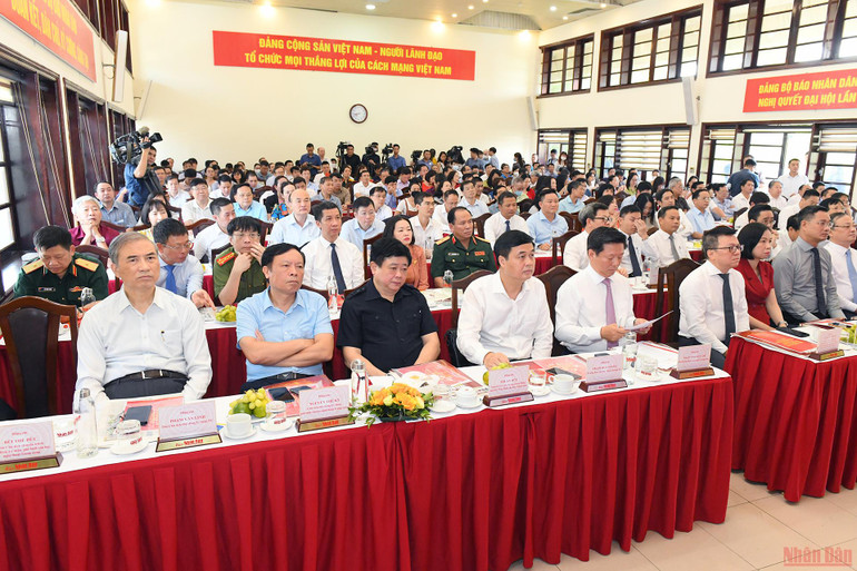Các đại biểu tại buổi lễ. (Ảnh: THÀNH ĐẠT) Phát động phong trào thi đua “Xây dựng môi trường văn hóa trong các cơ quan báo chí” -0
