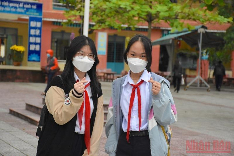 Học sinh Đà Nẵng vui đến trường sau nhiều ngày học trực tuyến -0