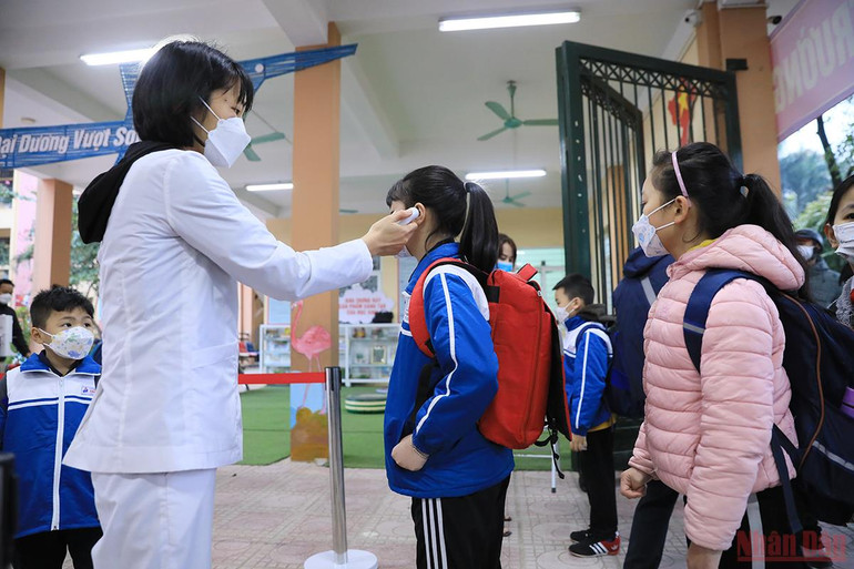 Hà Nội: Học sinh khối tiểu học và lớp 6 trong ngày đầu trở lại trường -0