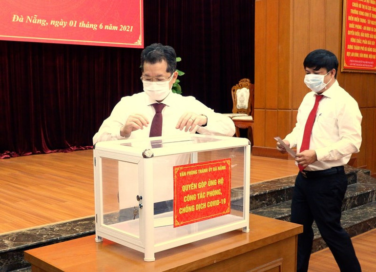 Cán bộ Văn phòng Thành ủy Đà Nẵng đóng góp ủng hộ quỹ phòng, chống dịch Covid-19. Đà Nẵng điều động, bổ nhiệm cán bộ chủ chốt -0