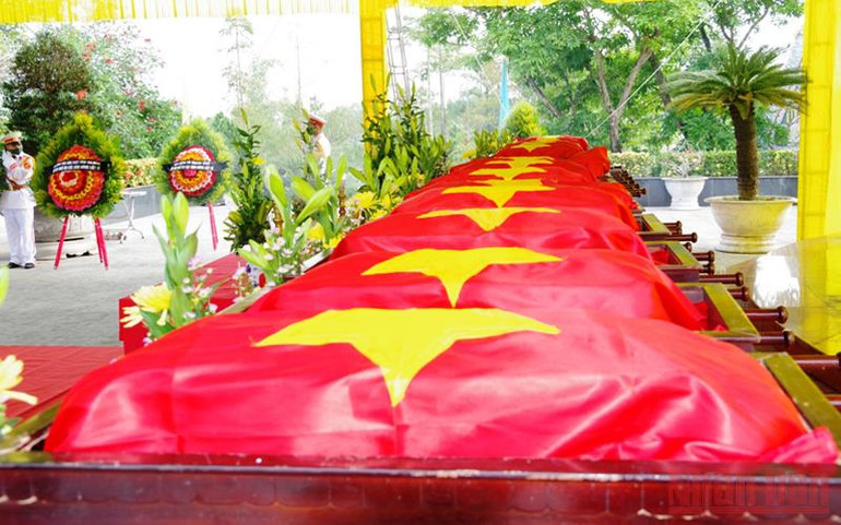 Truy điệu, an táng 16 hài cốt liệt sĩ Quân tình nguyên và chuyên gia Việt Nam hy sinh tại Lào -0