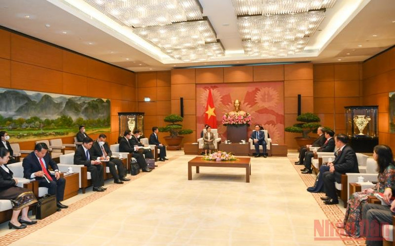 Chủ tịch Quốc hội tiếp Chánh án Tòa án Nhân dân tối cao Lào -0