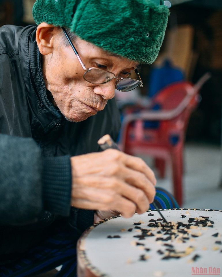 Thăng trầm nghề “rỗng ruột” -0