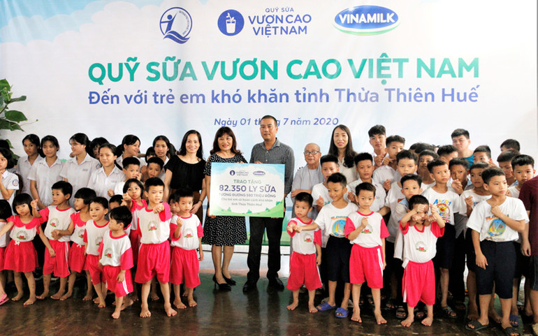 Quỹ sữa Vươn cao Việt Nam tiếp tục hành trình xuyên dịch đến với trẻ em gặp khó khăn -0