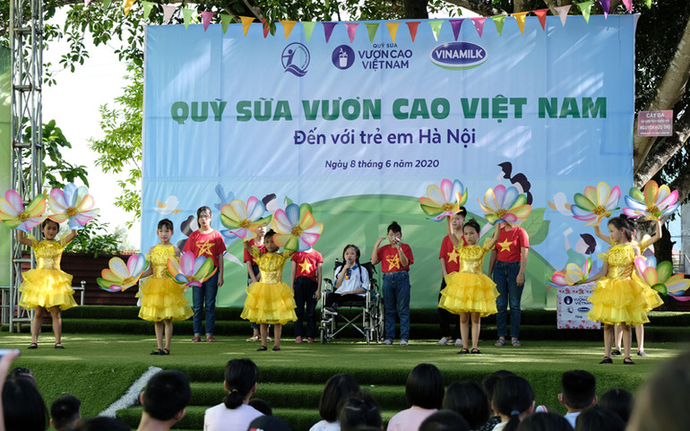 Quỹ sữa Vươn cao Việt Nam tiếp tục hành trình xuyên dịch đến với trẻ em gặp khó khăn -0