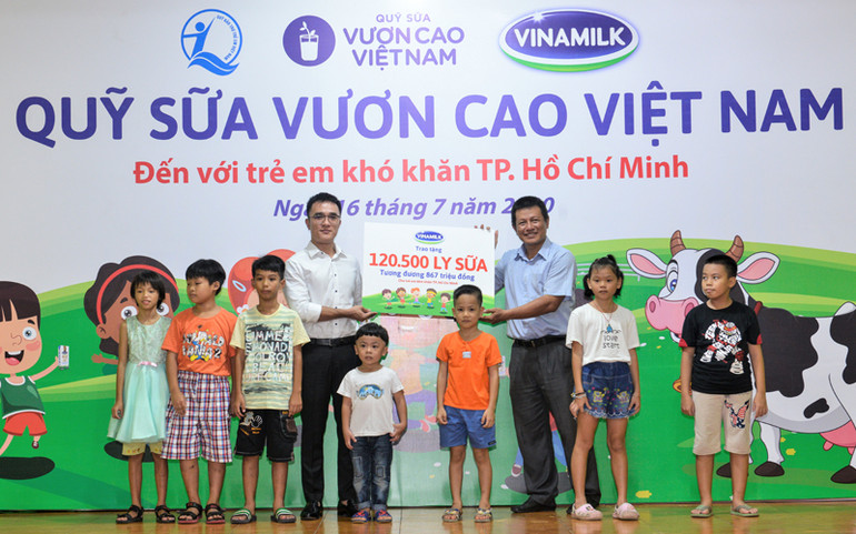 Quỹ sữa Vươn cao Việt Nam tiếp tục hành trình xuyên dịch đến với trẻ em gặp khó khăn -0