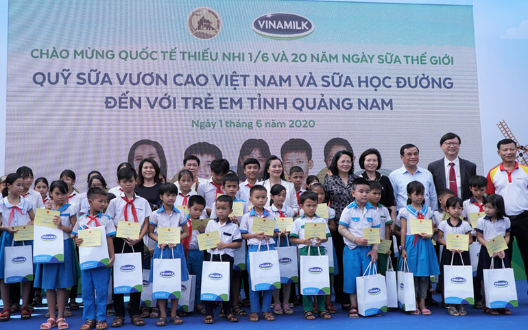 Quỹ sữa Vươn cao Việt Nam tiếp tục hành trình xuyên dịch đến với trẻ em gặp khó khăn -0