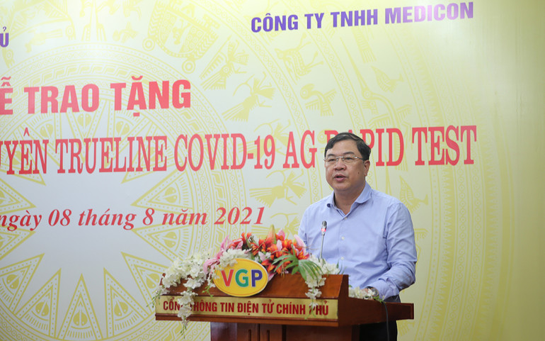 Trao tặng 4 địa phương 100.000 test nhanh kháng nguyên -0