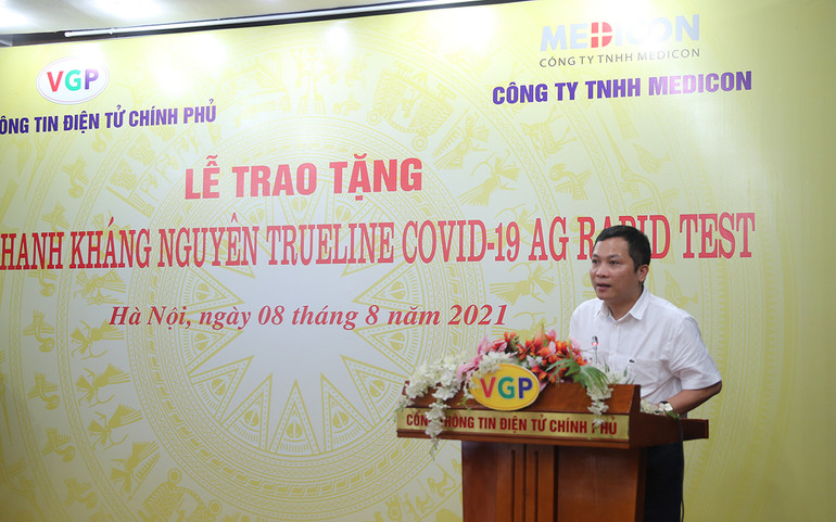 Trao tặng 4 địa phương 100.000 test nhanh kháng nguyên -0