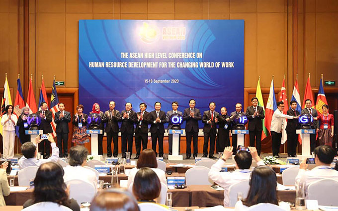 Nguồn nhân lực chất lượng cao - chìa khóa giúp nâng cao năng suất lao động và tính cạnh tranh của ASEAN -0