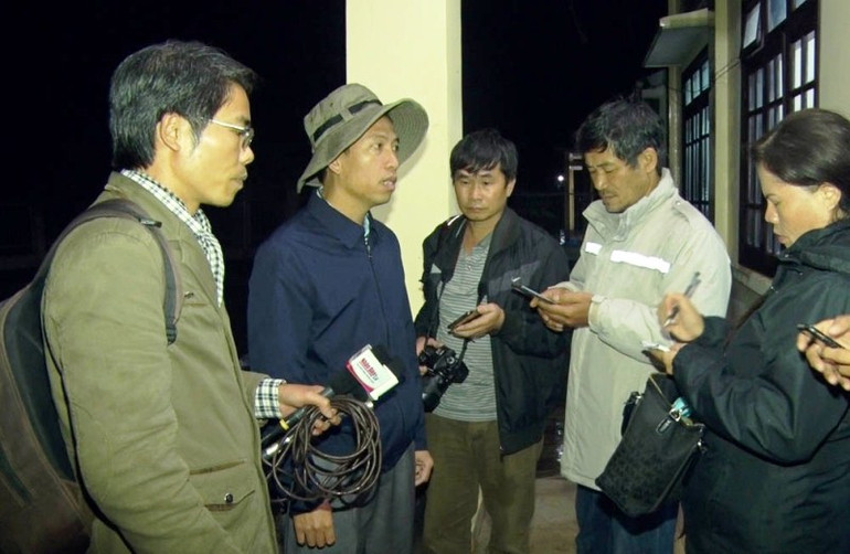 Cầu treo qua suối Klong Klanh bị lũ cuốn, khiến nhóm du khách gặp nạn -0