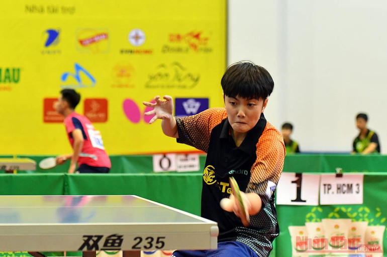 Những khoảnh khắc đẹp tại Giải vô địch bóng bàn Báo Nhân Dân -5