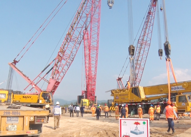 Miền tây Quảng Trị tấp nập những công trình thi công điện gió. Tháo gỡ khó khăn phát triển các dự án điện gió ở Quảng Trị -0