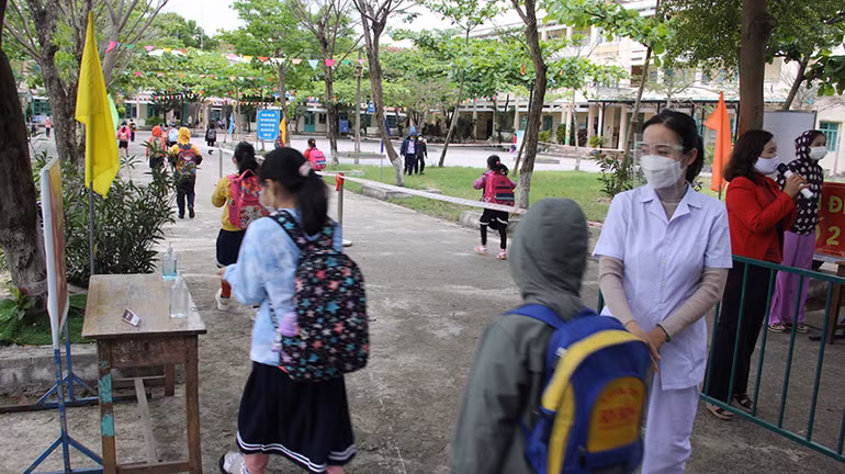 Đà Nẵng bảo đảm an toàn cho học sinh nhiều cấp đi học trực tiếp -0