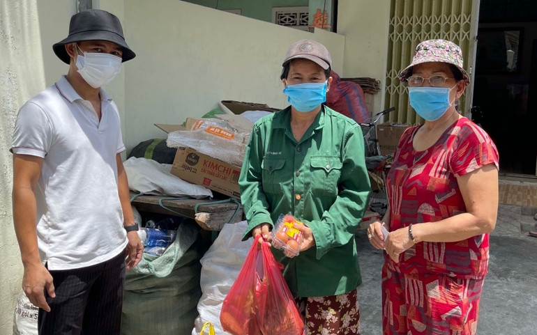 Người dân Đà Nẵng san sẻ yêu thương giữa mùa dịch -0
