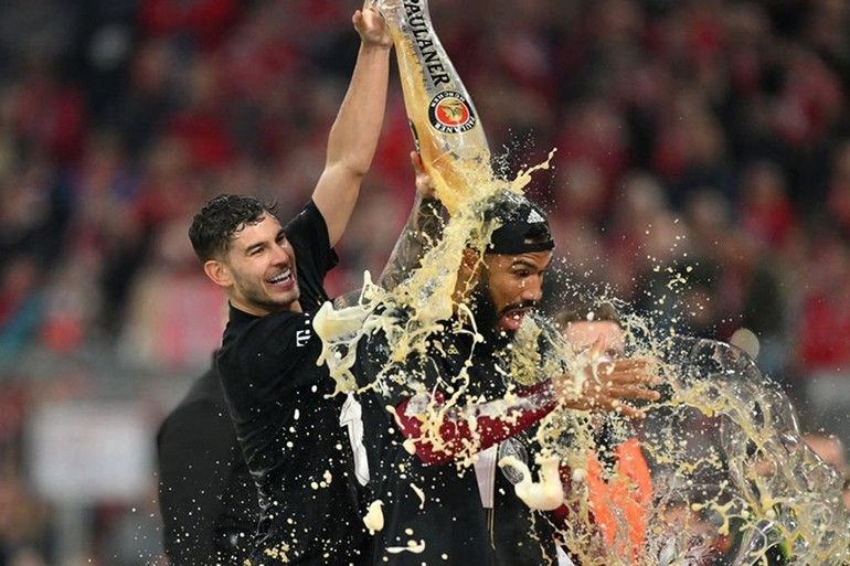 Cận cảnh Bayern Munich làm điều chưa từng có trong lịch sử -0