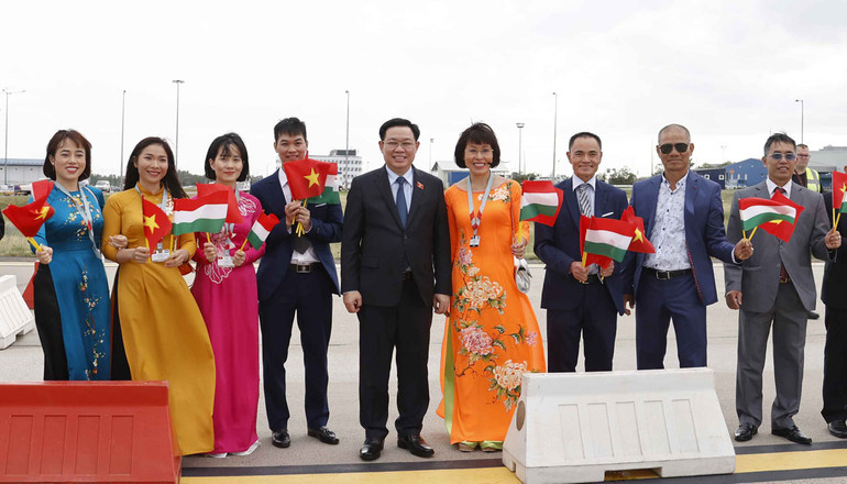 Chủ tịch Quốc hội Vương Đình Huệ thăm chính thức Hungary -0
