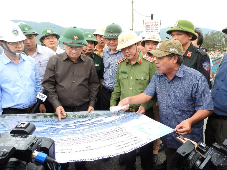 Phó Thủ tướng Trịnh Đình Dũng chủ trì họp khẩn ứng phó bão số 9 -0